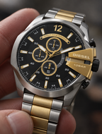 Diesel DZ4581 men's watch — 04_handheld_macro.png