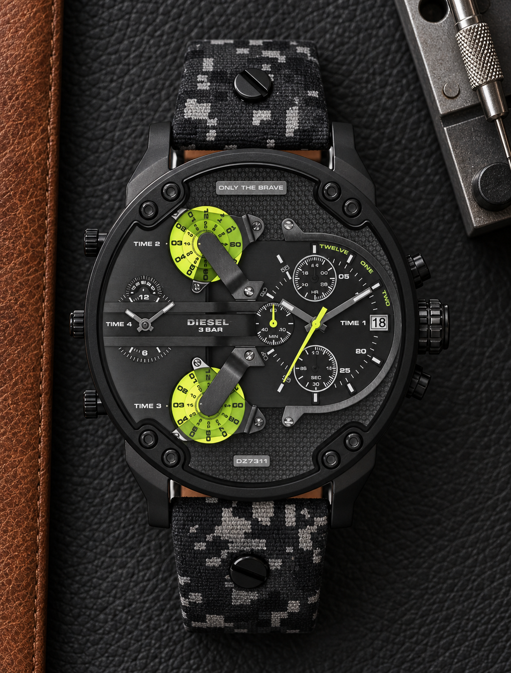 Diesel DZ7311 men's watch — 03_leather_tools.png