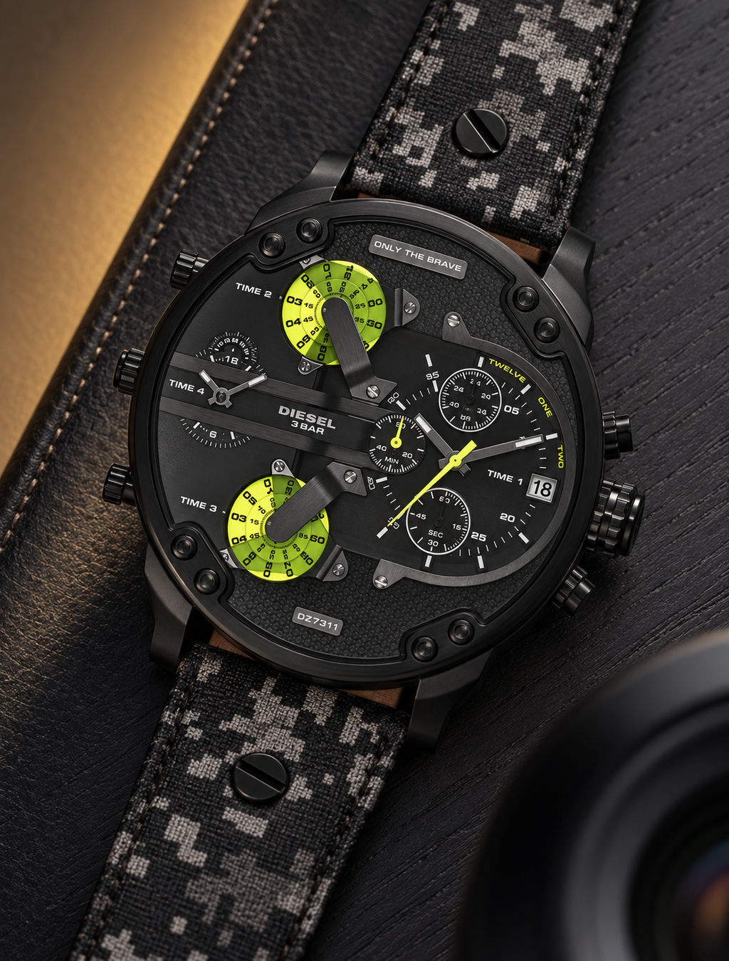 Diesel DZ7311 men's watch — 06_wood_leather.png