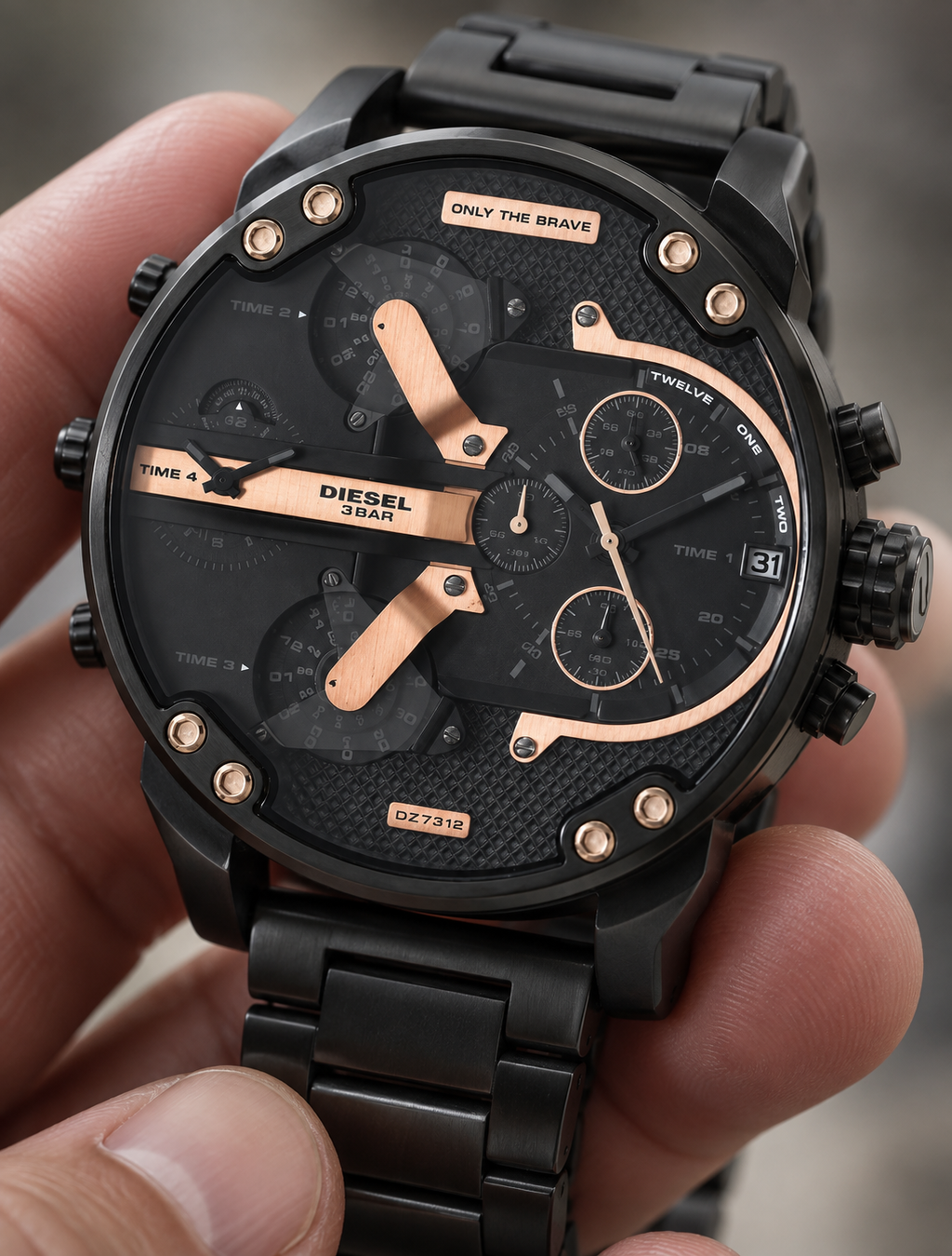 Diesel DZ7312 Mr. Daddy 2.0 men's watch — handheld macro