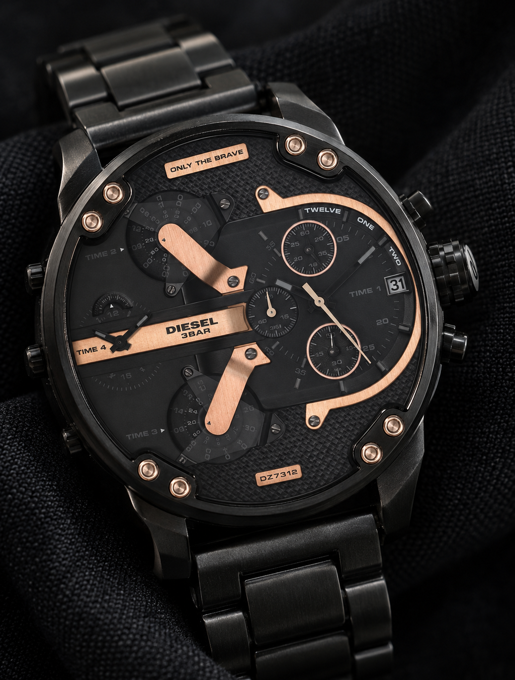 Diesel DZ7312 Mr. Daddy 2.0 men's watch — angled macro