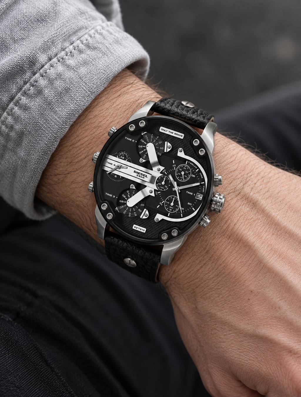 Diesel DZ7313 men's watch — 02_on_wrist.png