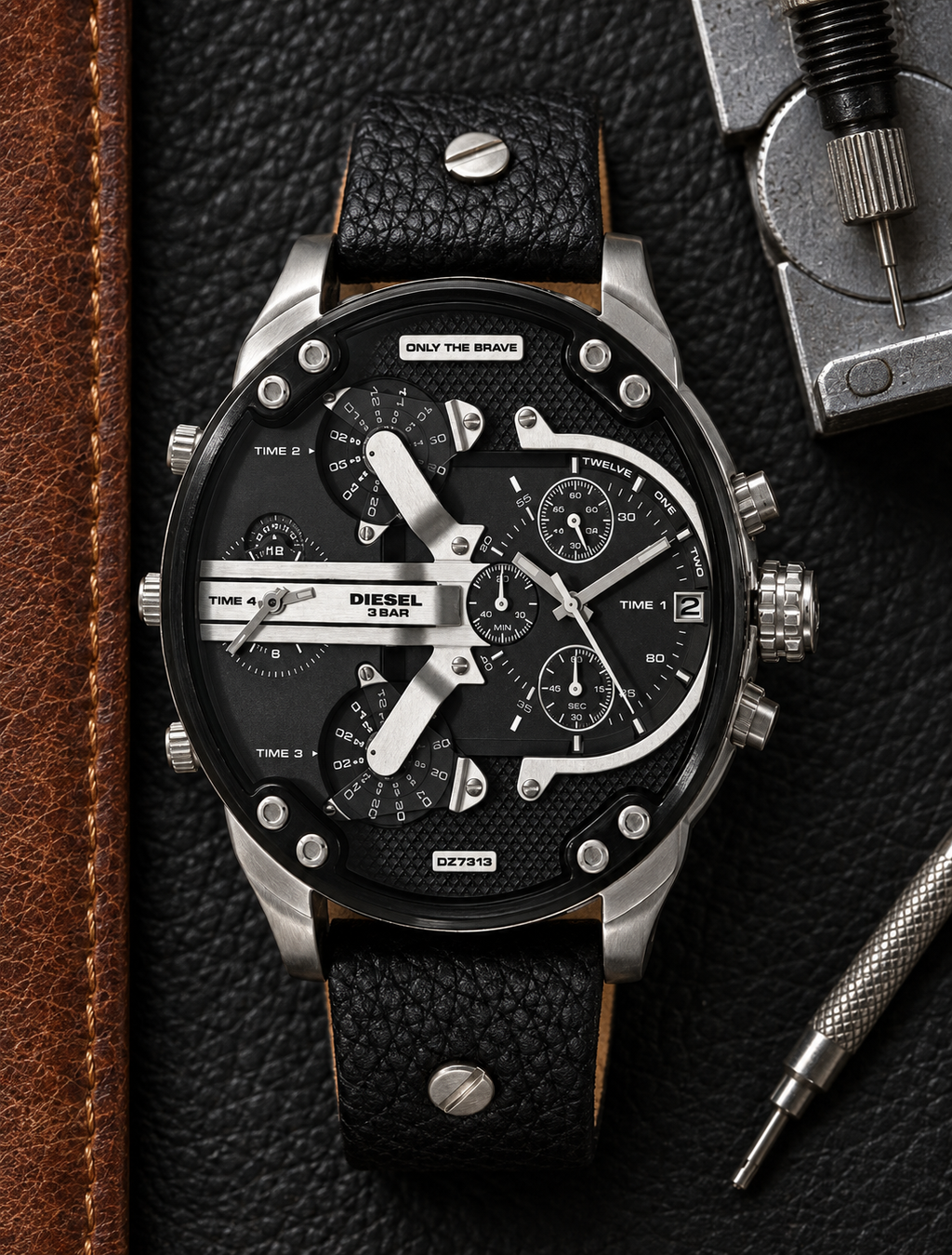 Diesel DZ7313 men's watch — 03_leather_tools.png