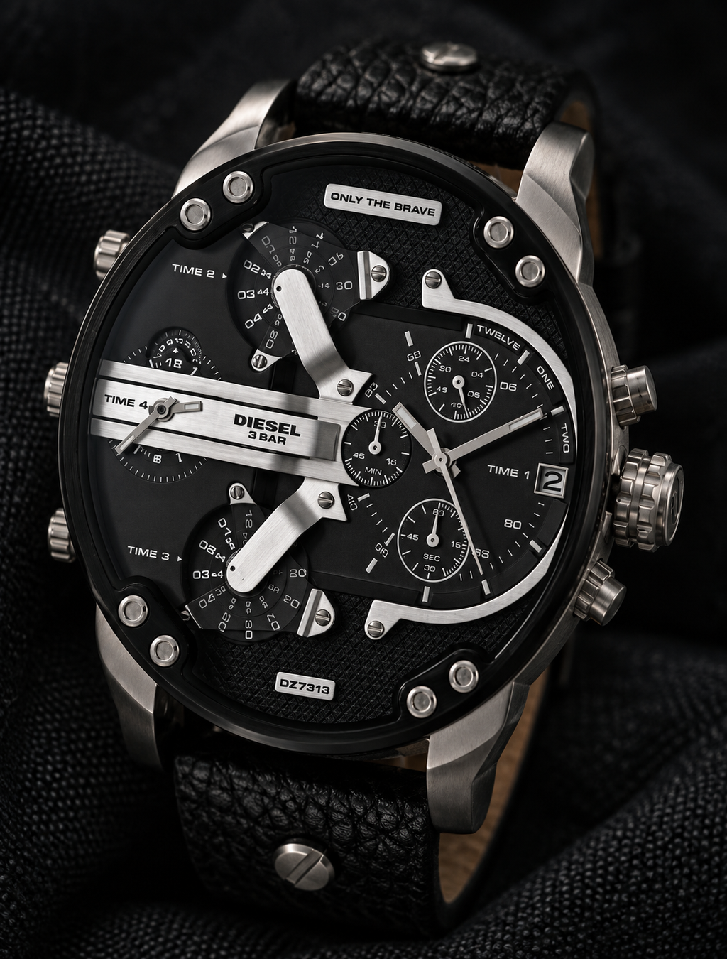 Diesel DZ7313 men's watch — 09_angled_macro.png