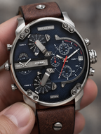 Diesel DZ7314 men's watch — 04_handheld_macro.png