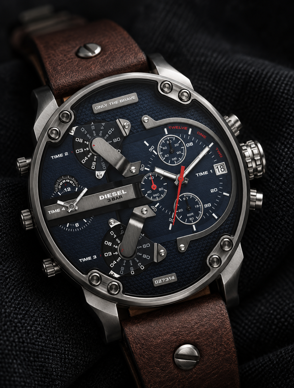 Diesel DZ7314 men's watch — 09_angled_macro.png