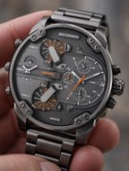 Diesel DZ7315 men's watch — 04_handheld_macro.png