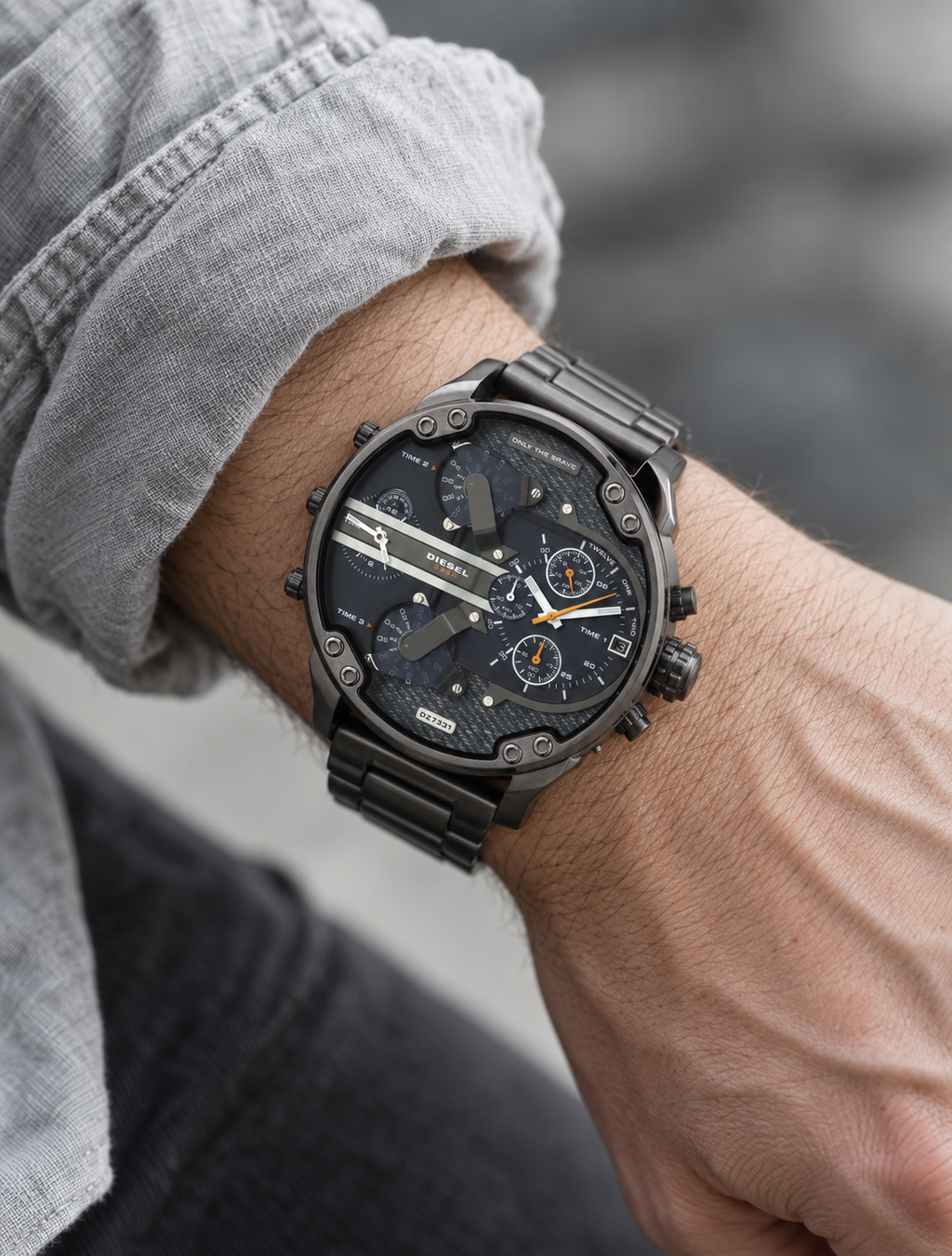 Diesel DZ7331 men's watch — 02_on_wrist.png