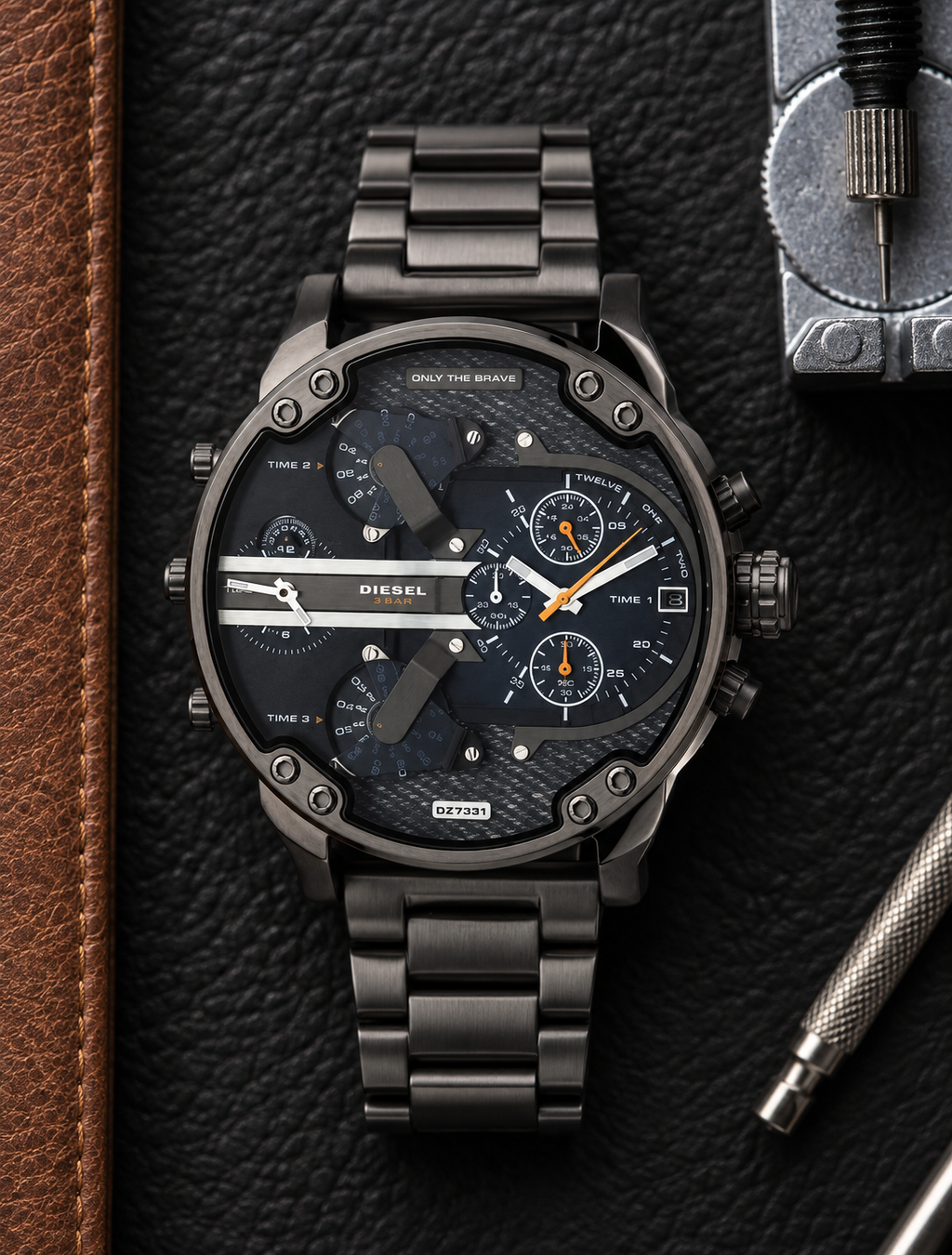 Diesel DZ7331 men's watch — 03_leather_tools.png