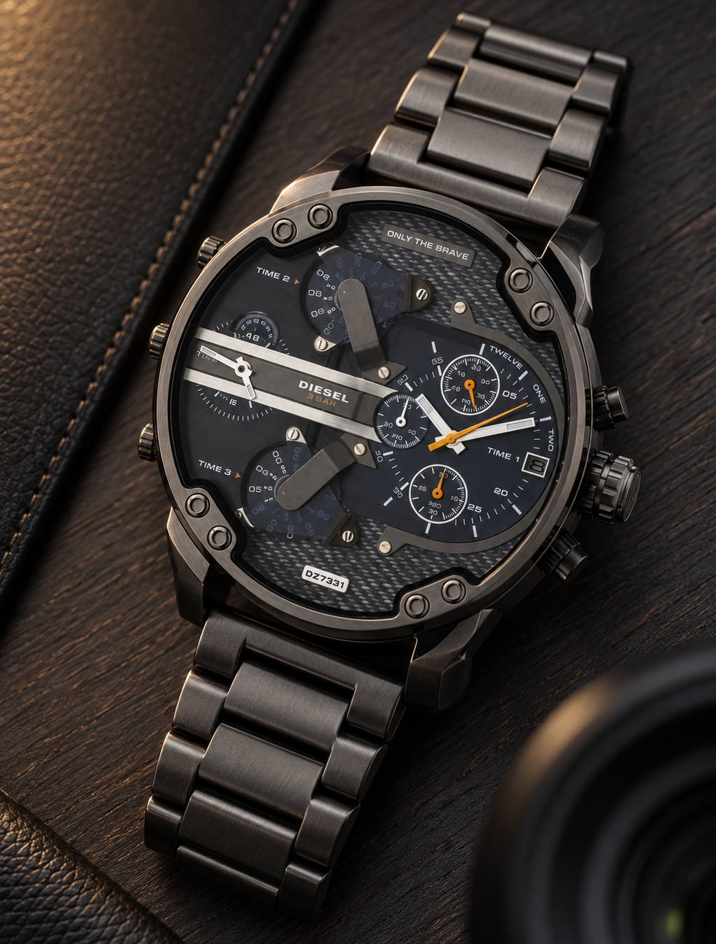 Diesel DZ7331 men's watch — 06_wood_leather.png