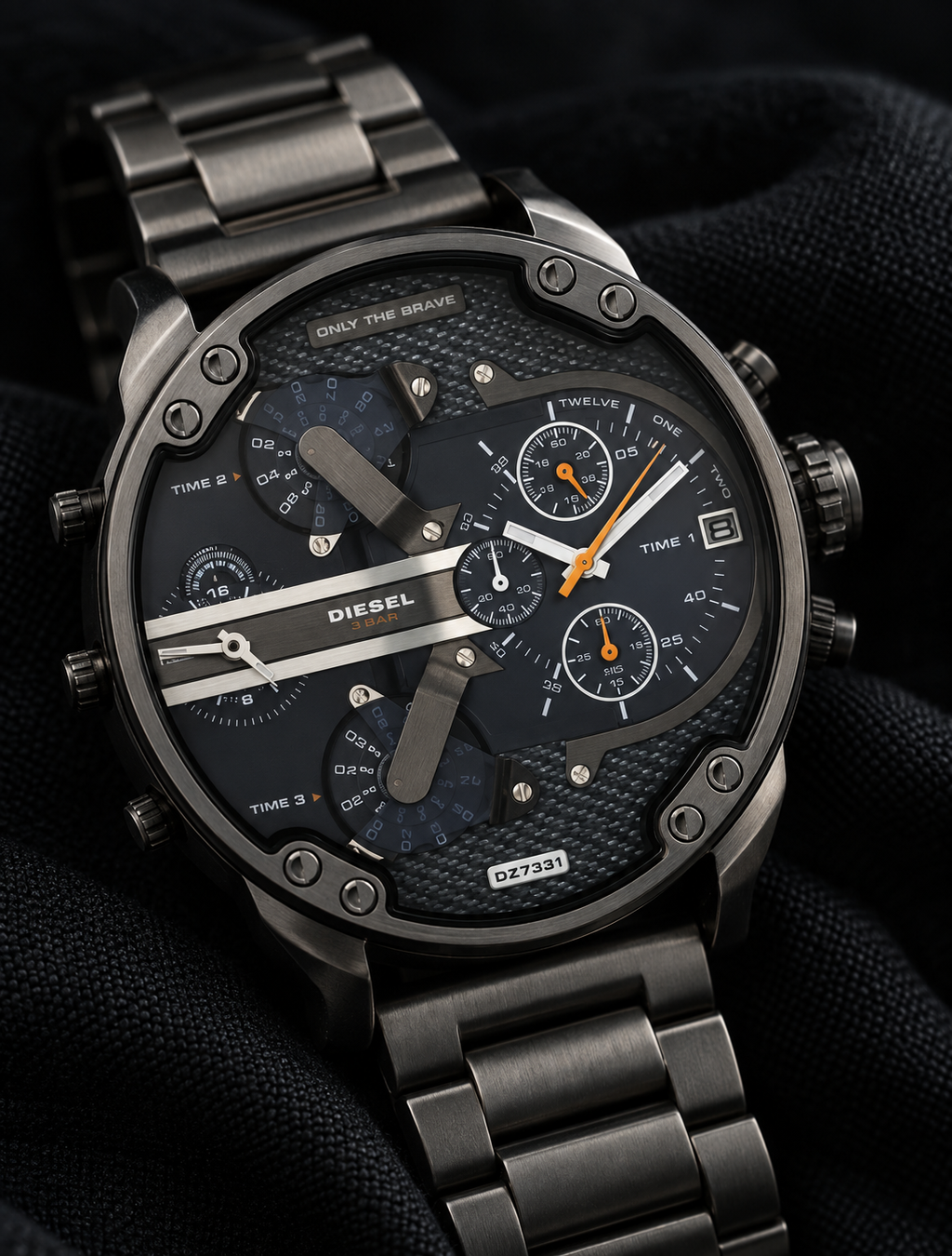 Diesel DZ7331 men's watch — 09_angled_macro.png