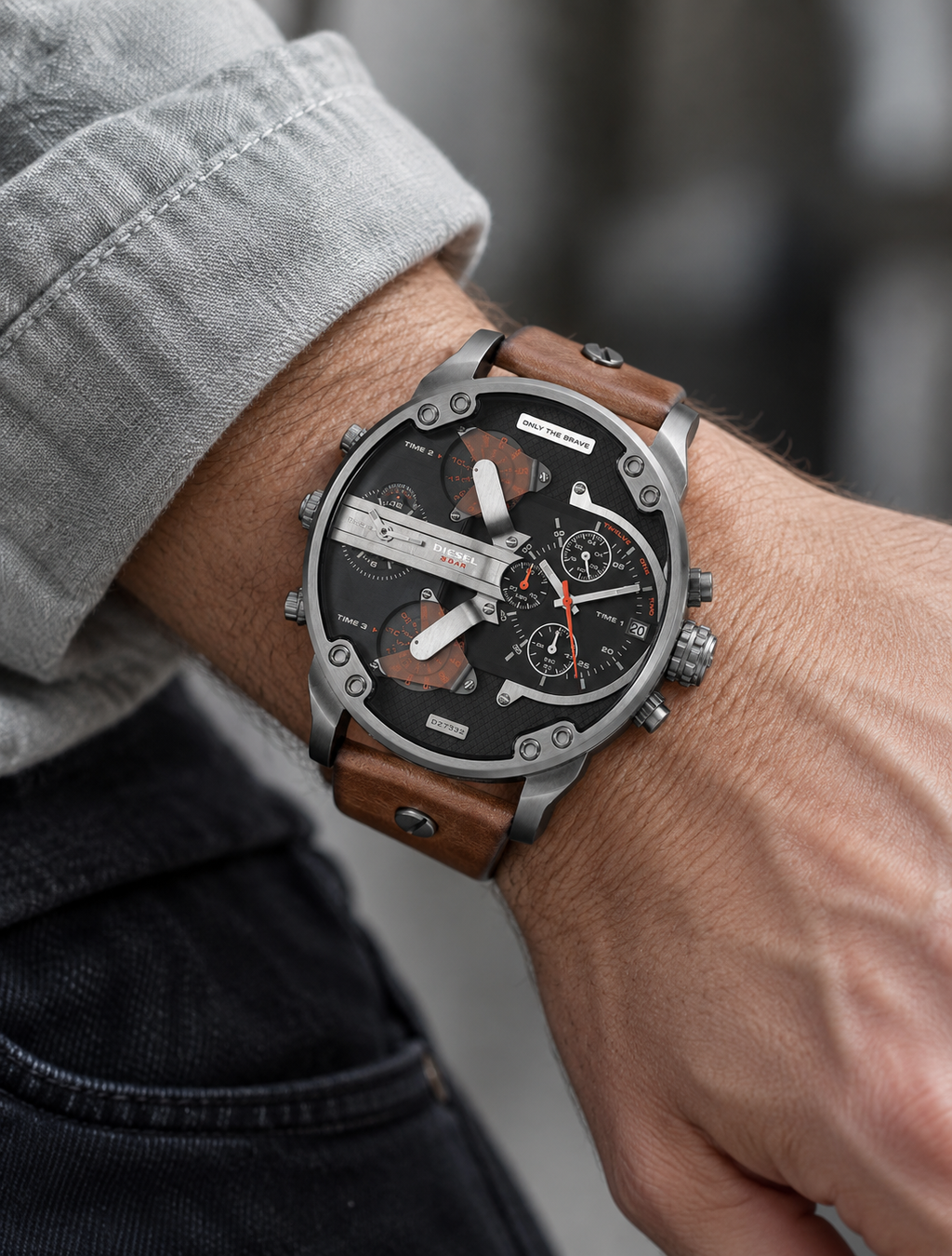 Diesel DZ7332 men's watch — 02_on_wrist.png