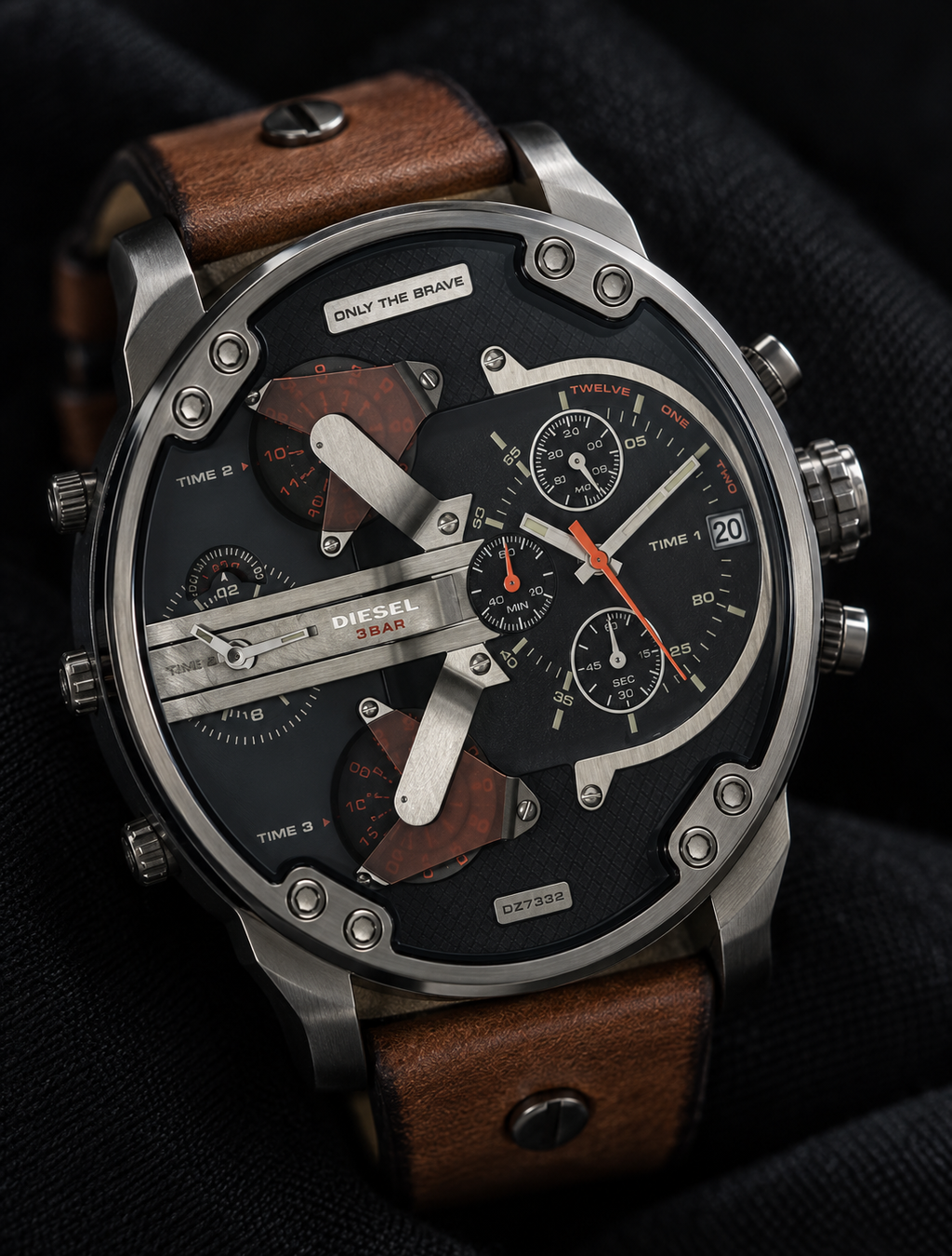 Diesel DZ7332 men's watch — 09_angled_macro.png