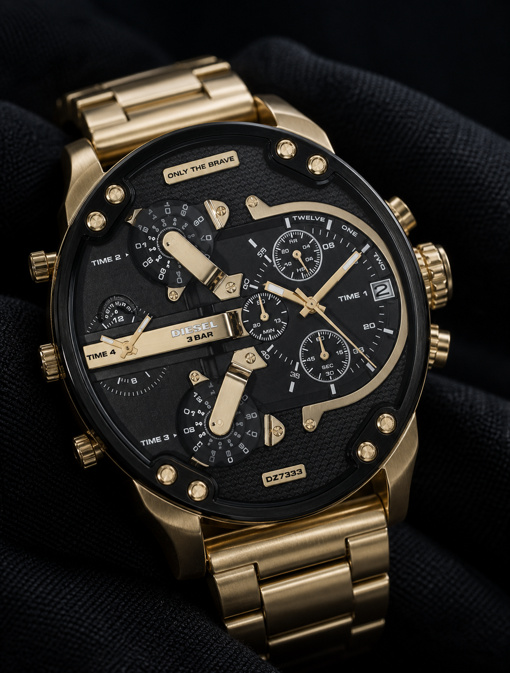 Diesel DZ7333 men's watch — 09_angled_macro.png