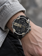 Diesel DZ7348 men's watch — 02_on_wrist.png