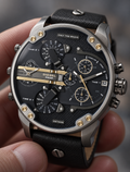 Diesel DZ7348 men's watch — 04_handheld_macro.png