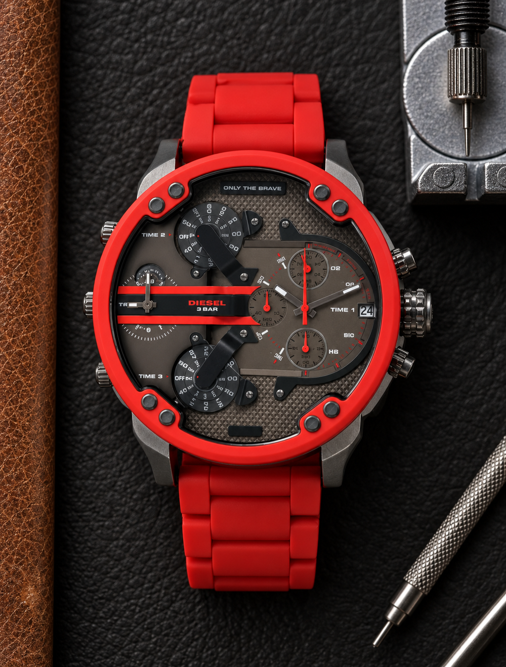 Diesel DZ7370 men's watch — 03_leather_tools.png