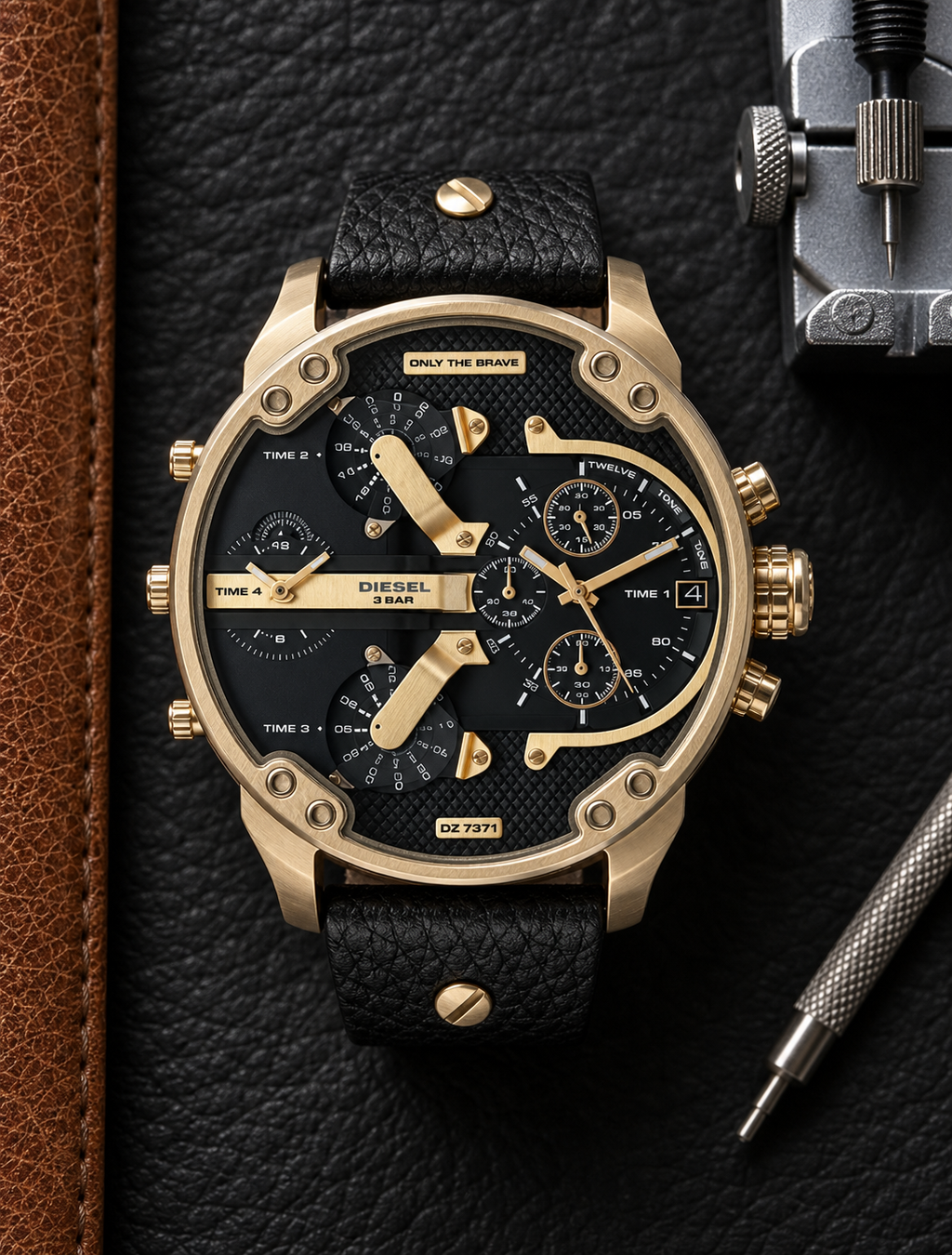 Diesel DZ7371 men's watch — 03_leather_tools.png