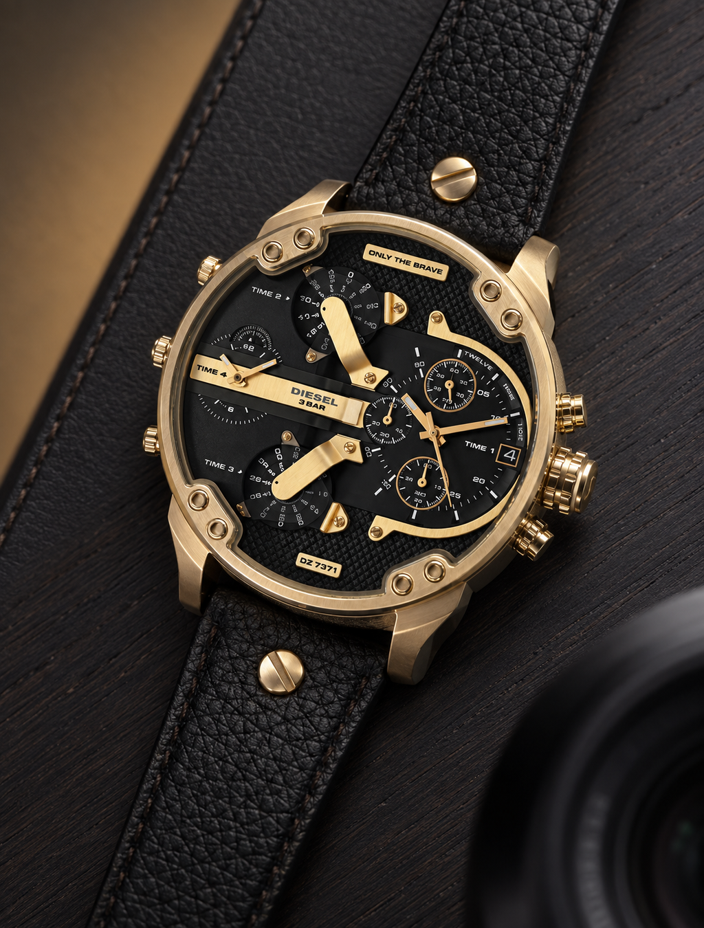 Diesel DZ7371 men's watch — 06_wood_leather.png
