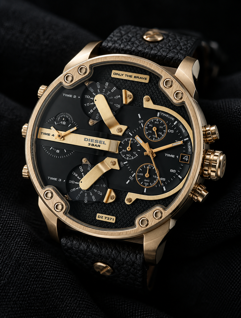 Diesel DZ7371 men's watch — 09_angled_macro.png