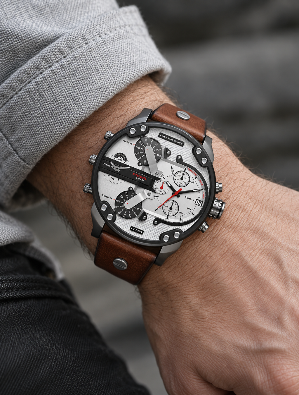 Diesel DZ7394 men's watch — 02_on_wrist.png