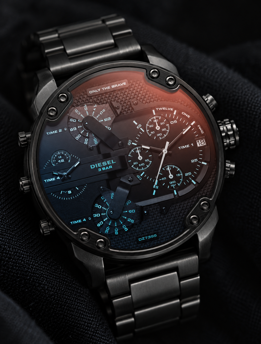Diesel DZ7395 men's watch — 09_angled_macro.png