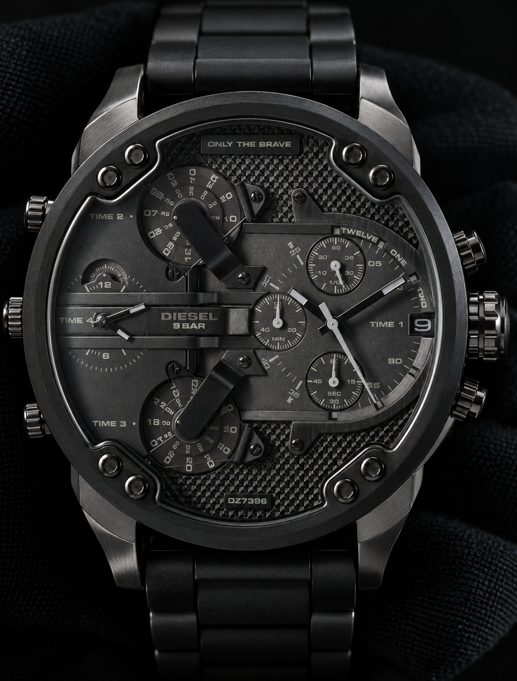 Diesel DZ7396 men's watch — 08_front_macro.png