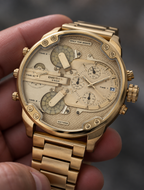 Diesel DZ7399 men's watch — 04_handheld_macro.png