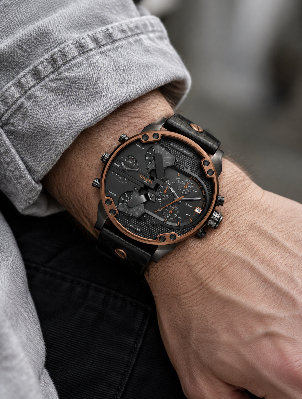 Diesel DZ7400 men's watch — 02_on_wrist.png