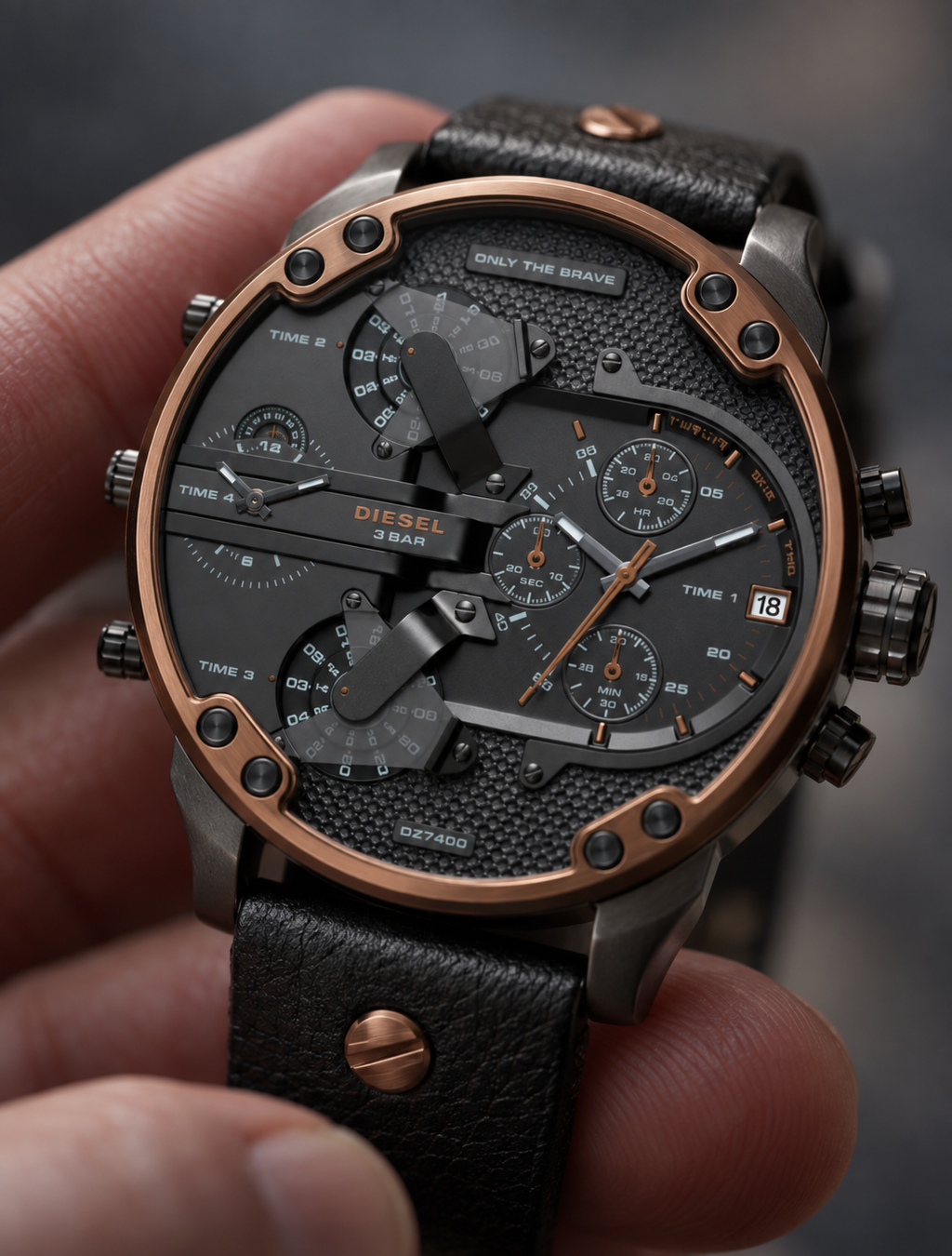 Diesel DZ7400 men's watch — 04_handheld_macro.png