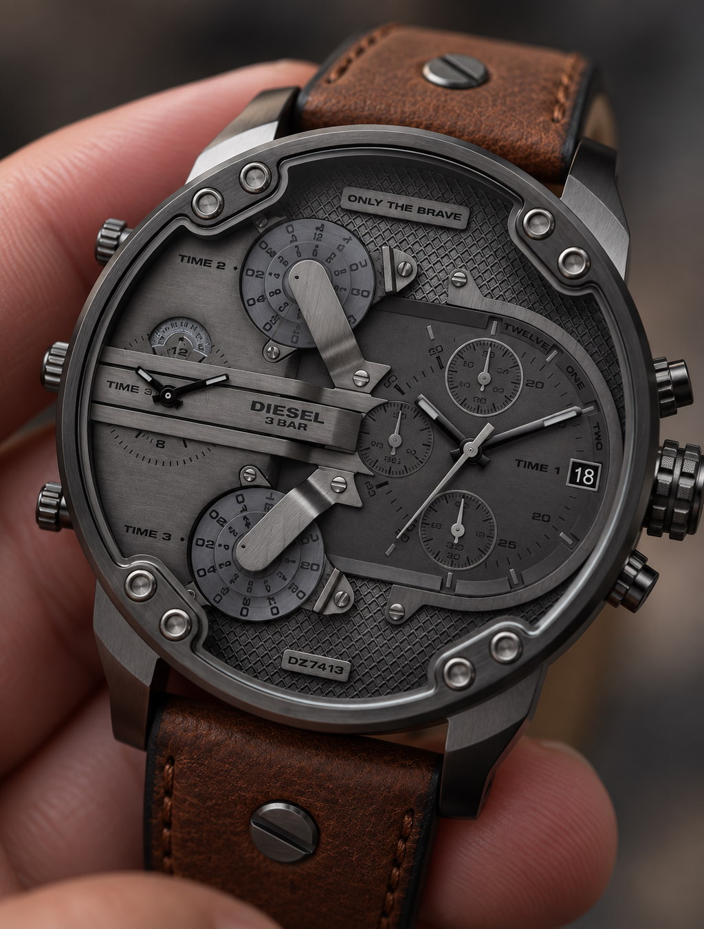 Diesel DZ7413 men's watch — 04_handheld_macro.png