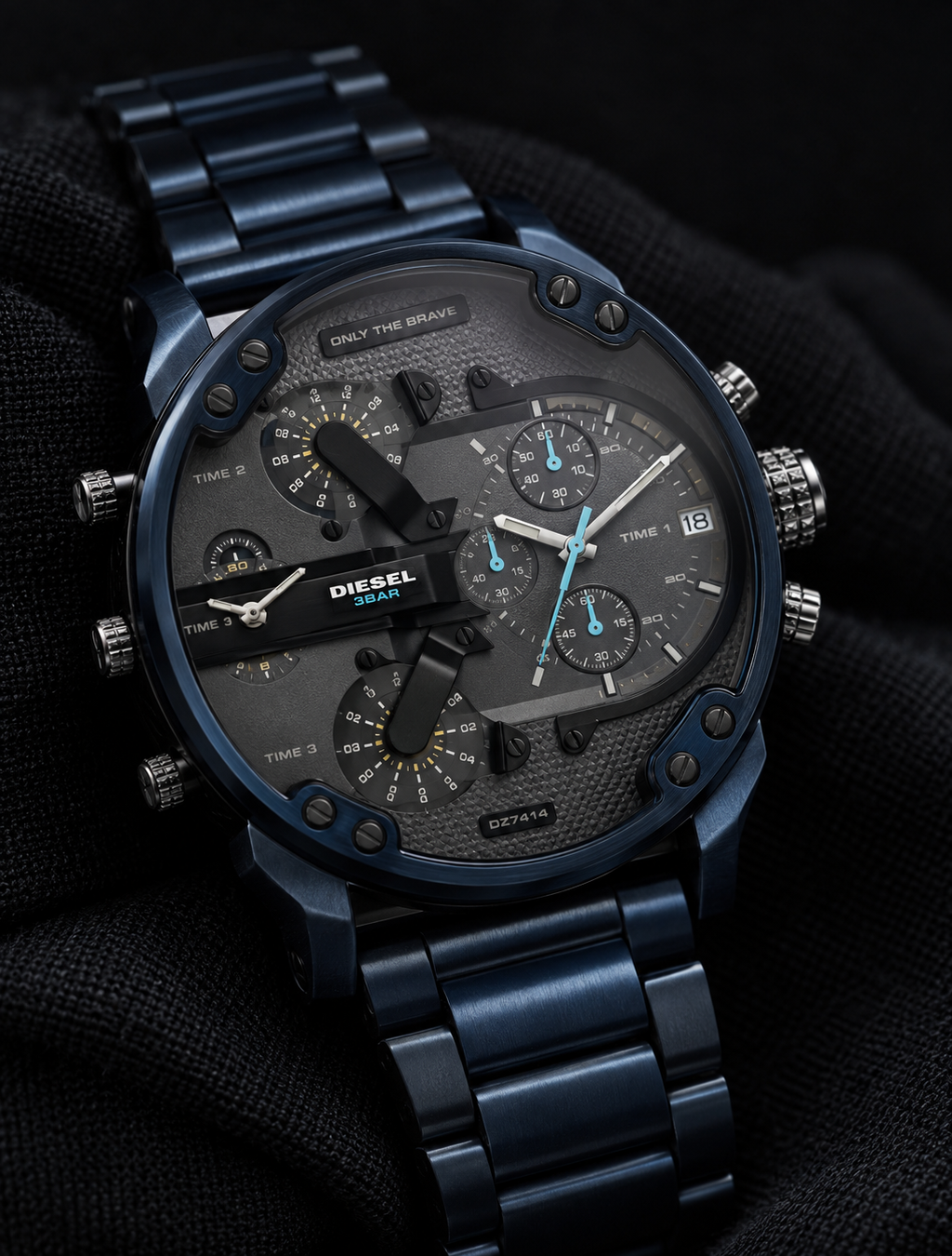 Diesel DZ7414 men's watch — 09_angled_macro.png