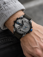 Diesel DZ7420 men's watch — 02_on_wrist.png