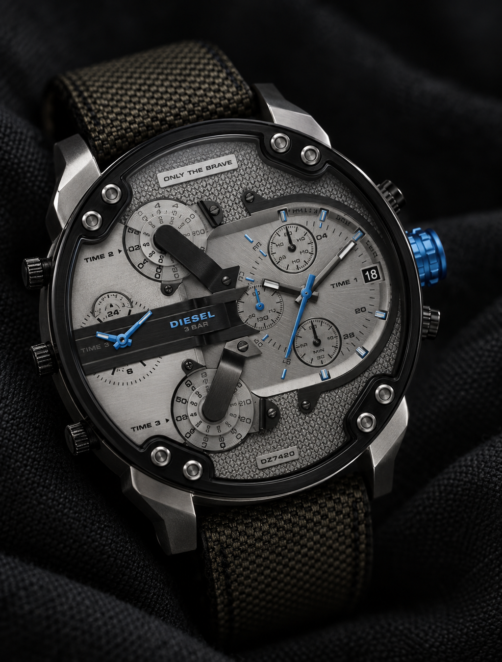 Diesel DZ7420 men's watch — 09_angled_macro.png