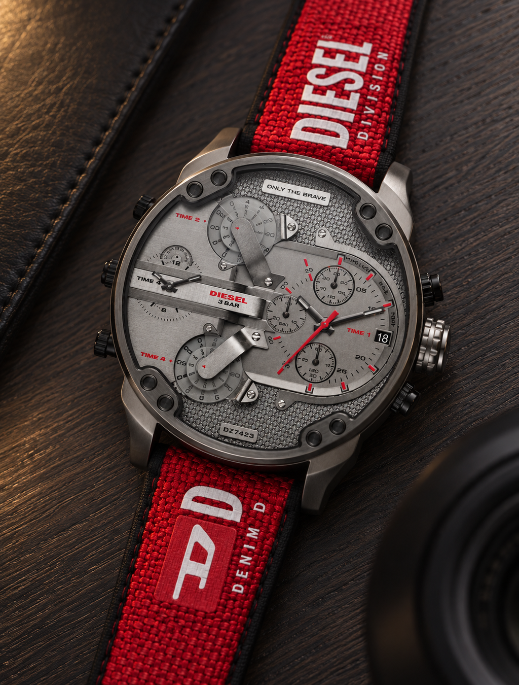 Diesel DZ7423 men's watch — 06_wood_leather.png