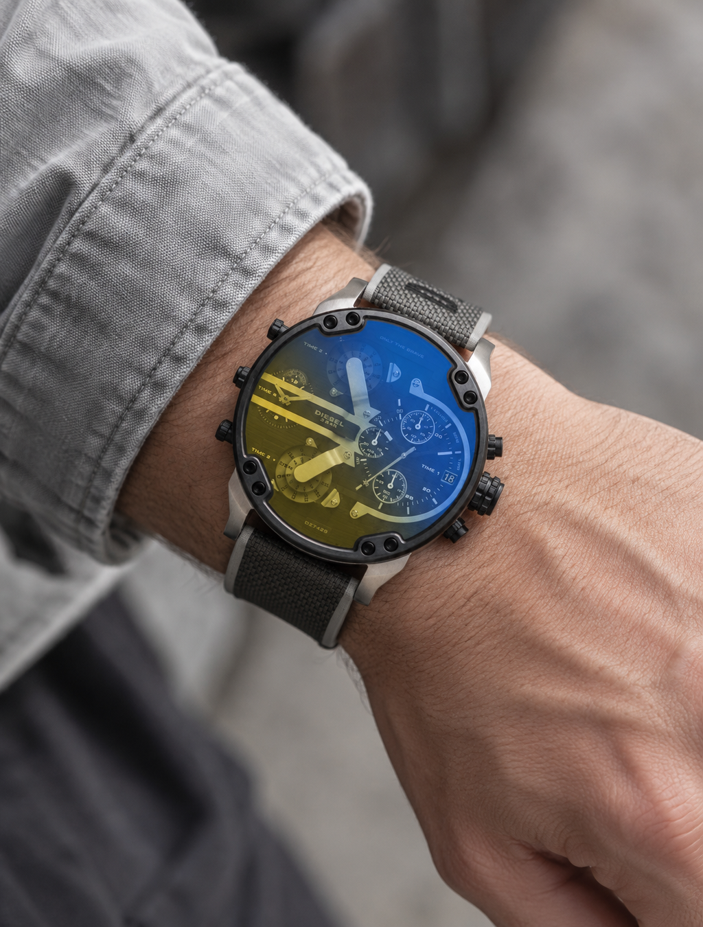Diesel DZ7429 men's watch — 02_on_wrist.png