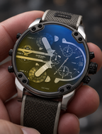 Diesel DZ7429 men's watch — 04_handheld_macro.png