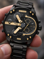 Diesel DZ7435 men's watch — 04_handheld_macro.png
