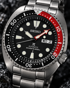 Seiko Prospex SRP789J1 Turtle Coke dial and bezel macro