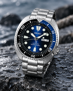 Seiko Prospex Turtle SRPC25J1 Deep Blue Batman diver lifestyle water scene