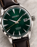 Seiko Presage SRPD37J1 green textured dial gold seconds hand macro detail