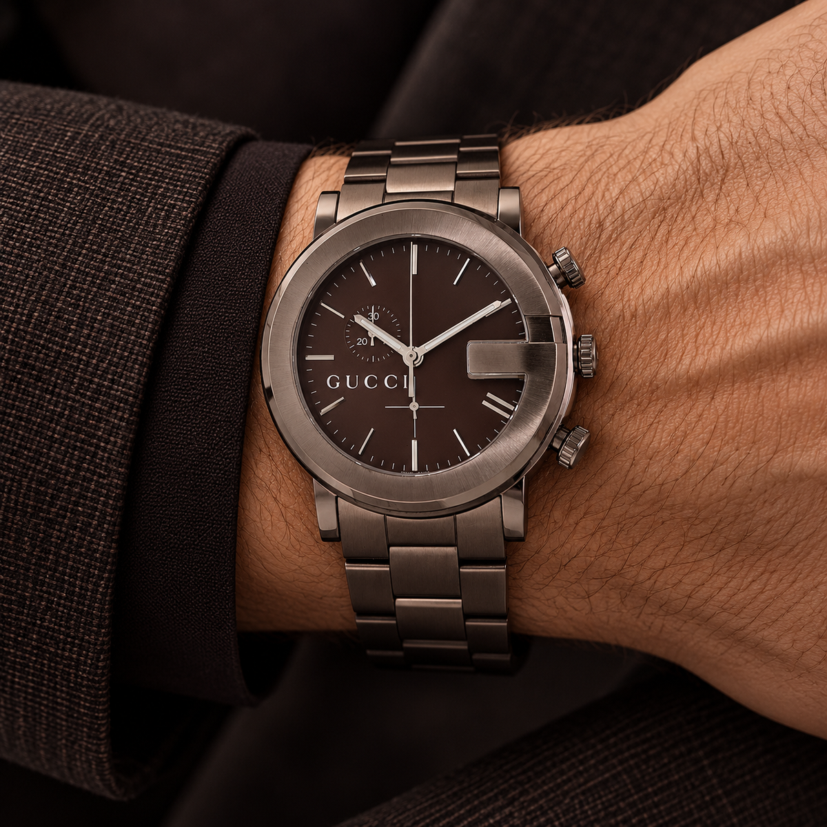 Gucci YA101341 men's watch worn on wrist