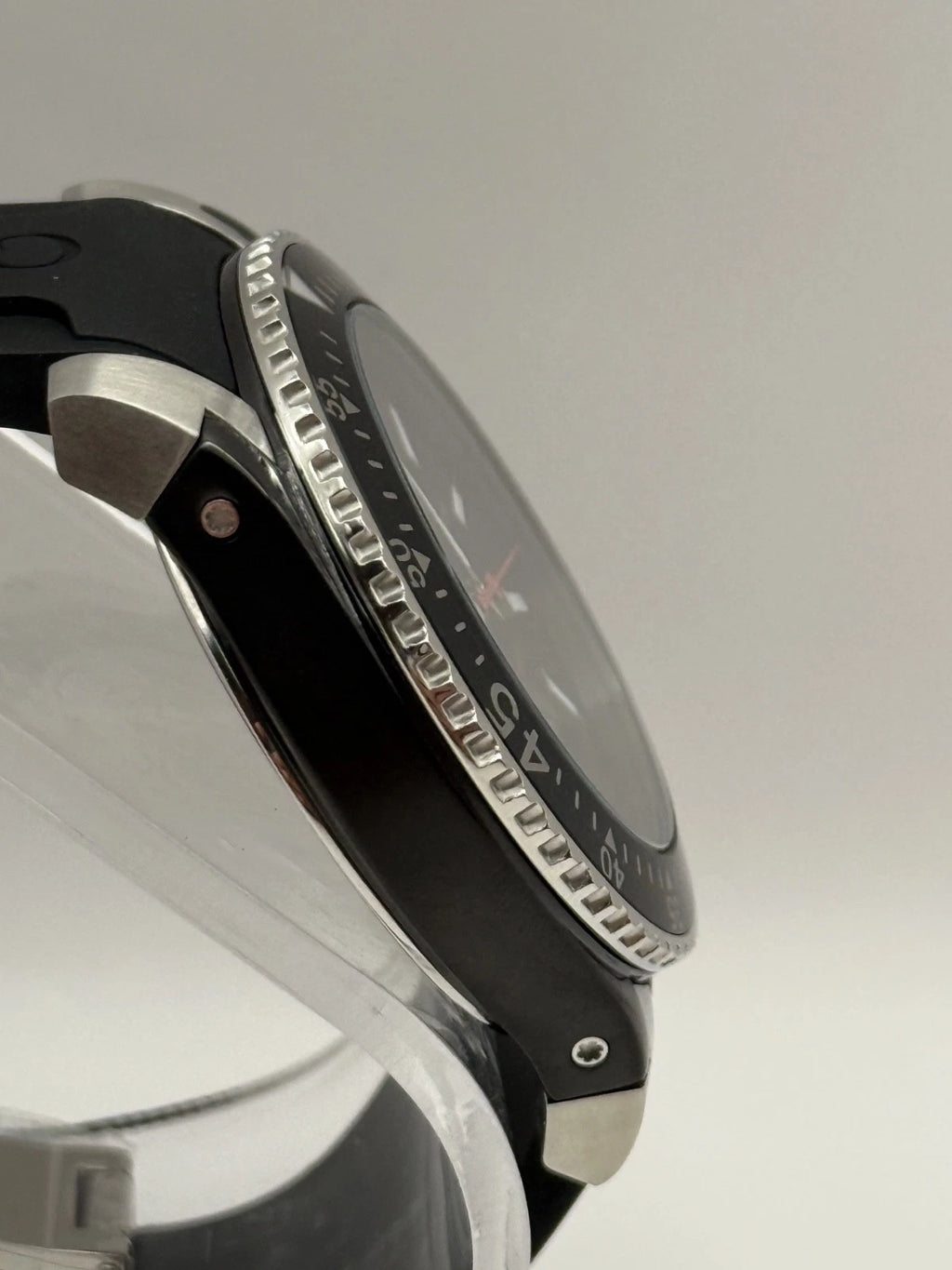 Gucci Dive 40mm Black Rubber Men's Watch YA136303 – product view 1