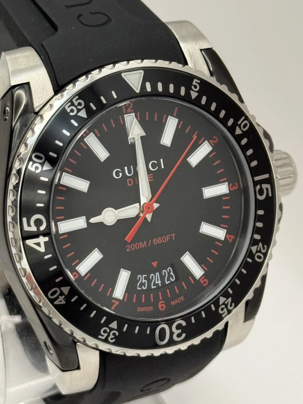 Gucci Dive 40mm Black Rubber Men's Watch YA136303 – product view 4