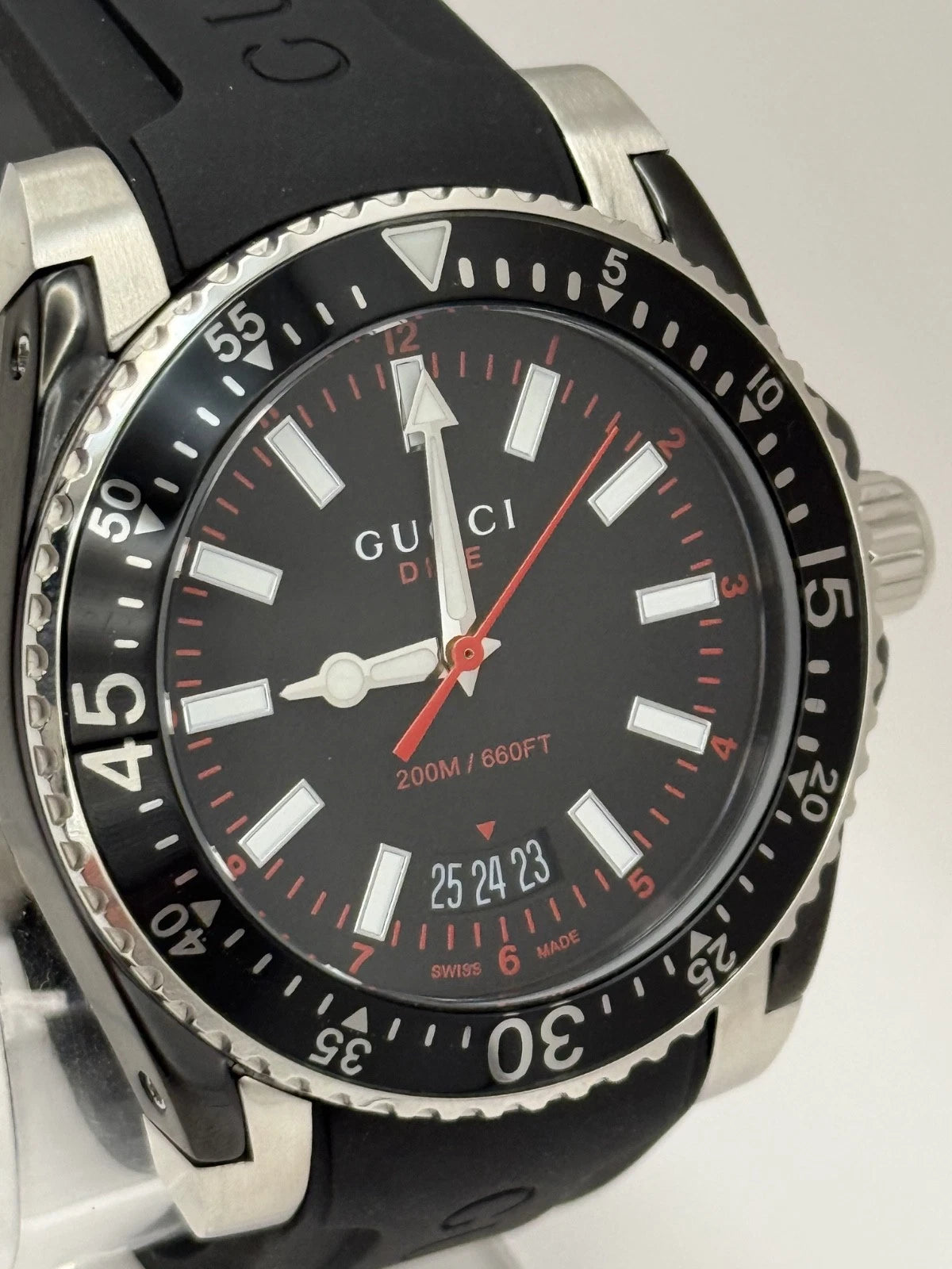 Gucci Dive 40mm Black Rubber Men's Watch YA136303 – product view 4