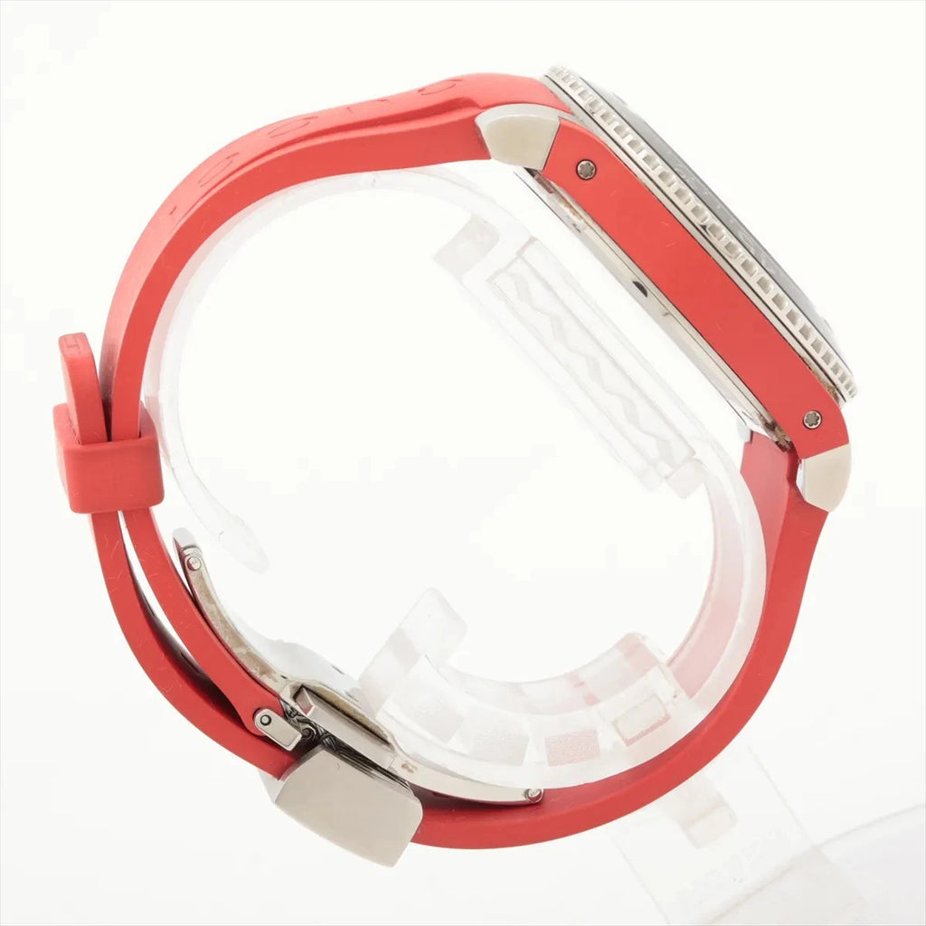 Gucci Dive 40mm Red Rubber Men's Watch YA136309 – product view 3