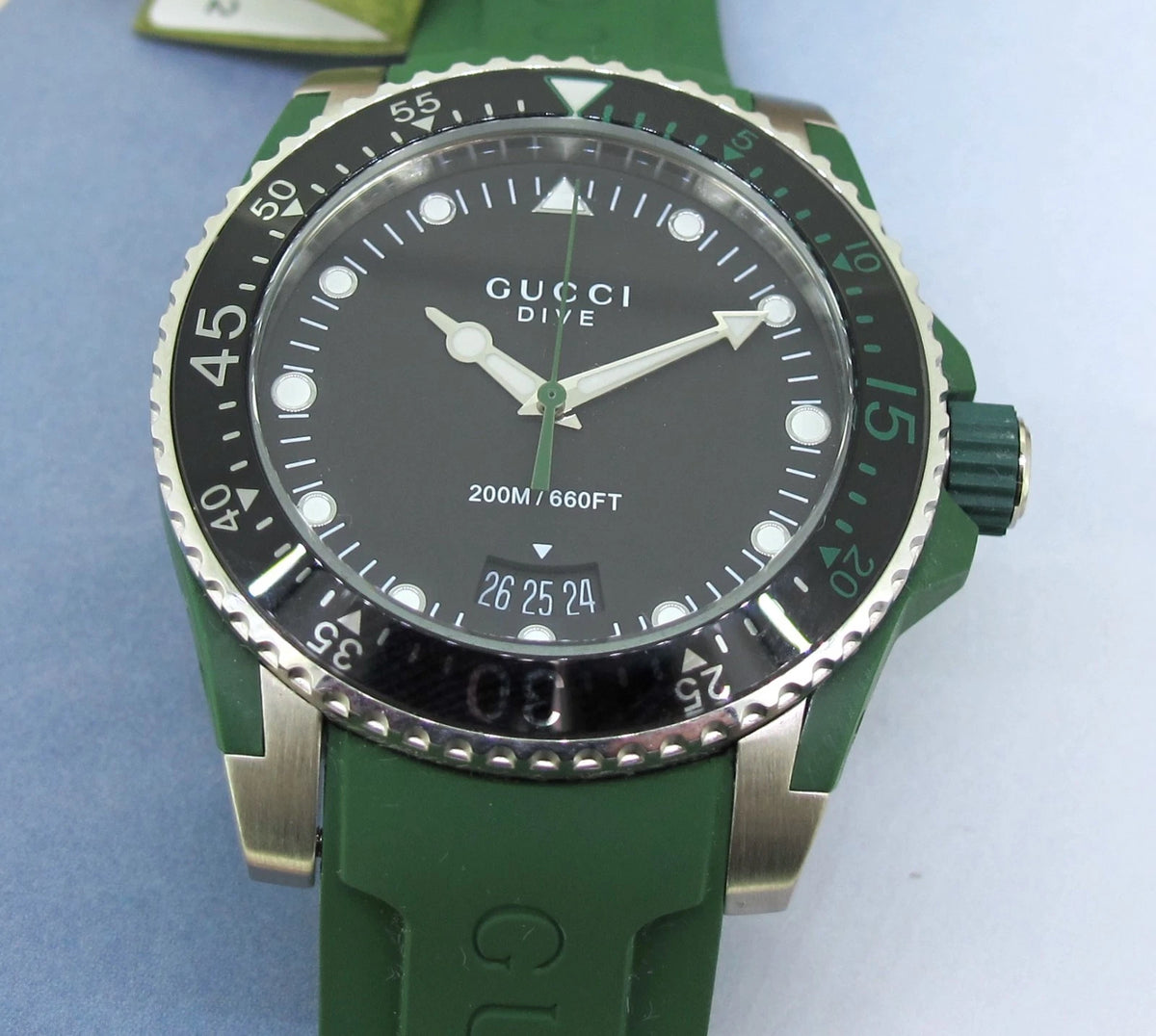 Gucci Dive 40mm Green Rubber Men's Watch YA136310 – product view 2