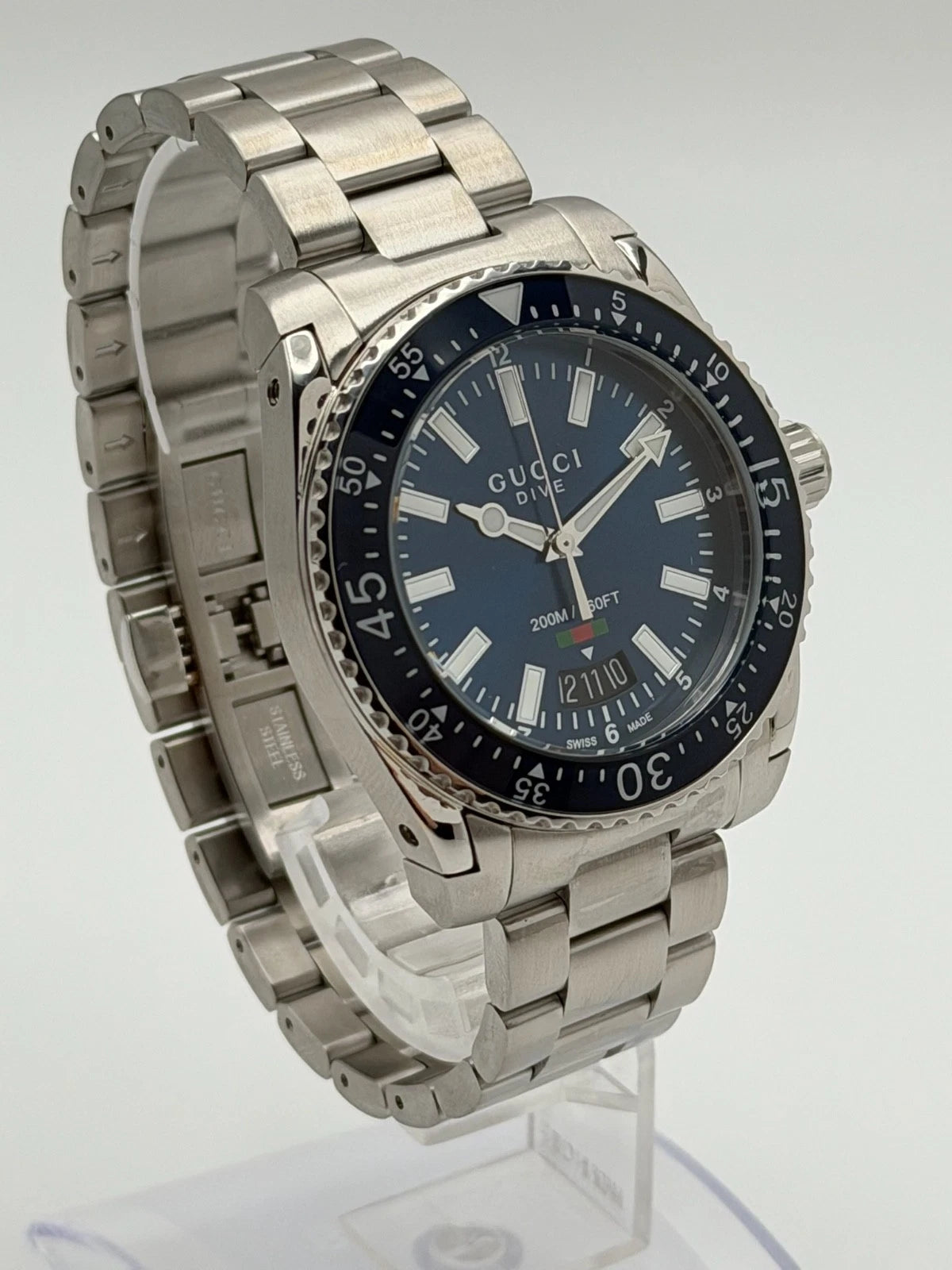 Gucci Dive 40mm Blue Dial Men's Watch YA136311 – product view 3