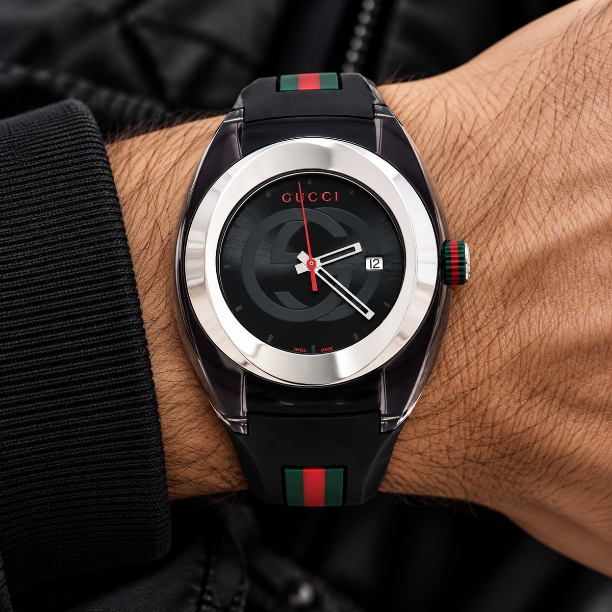 Gucci Sync XXL YA137101 black men's watch on wrist