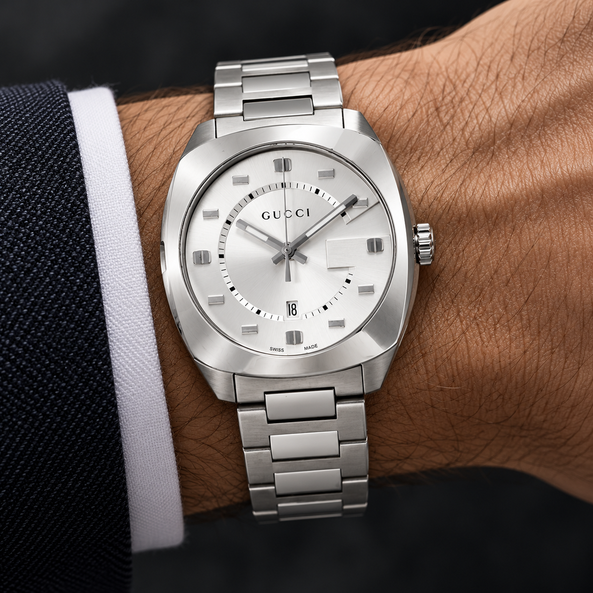 Gucci GG2570 YA142308 worn upright on a man's wrist